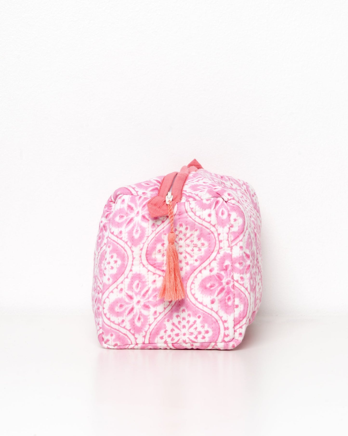 Trousse rosa stampata a mano com pompom