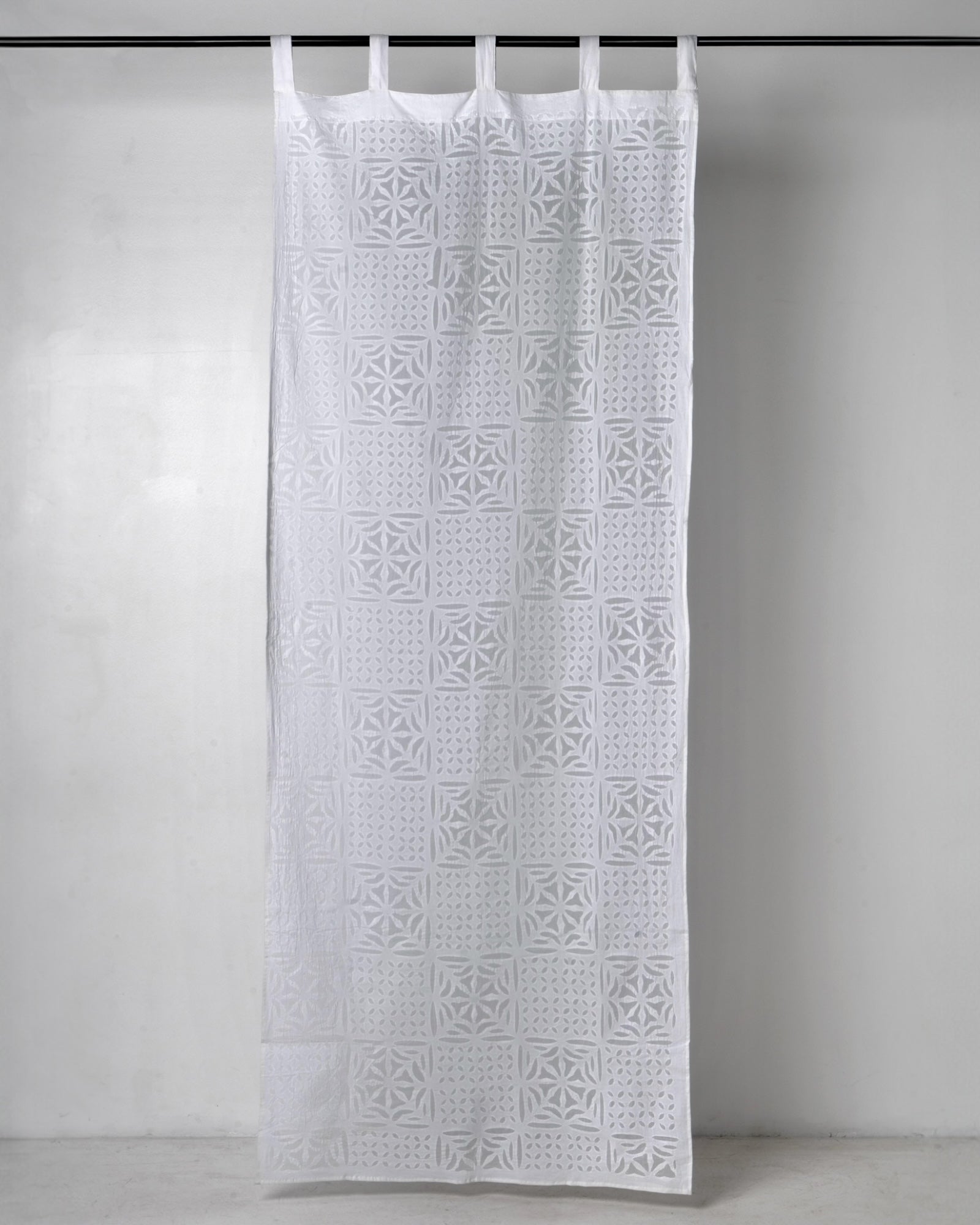 tenda bianca geometrica in cotone