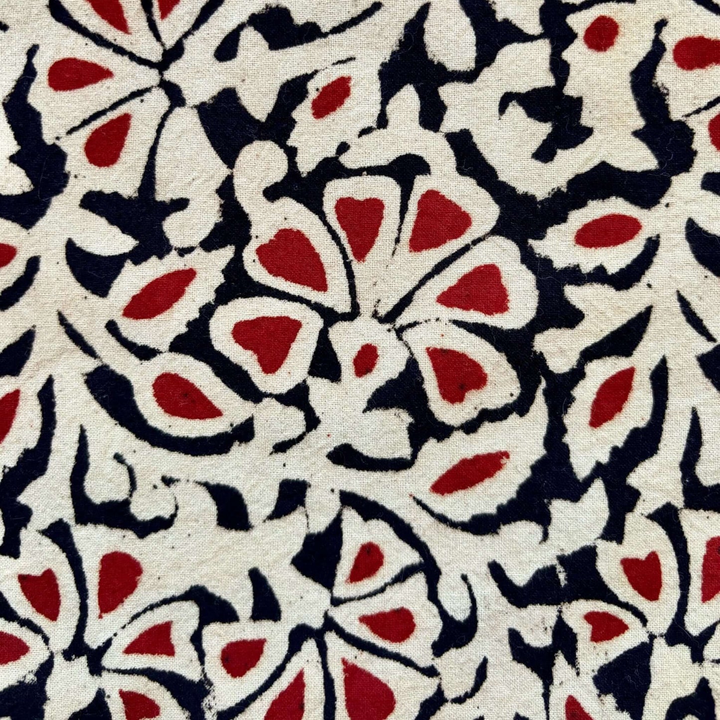 Fodera per cuscino con chiusura a zip nella parte superiore, perfetta per un look raffinato e pratico.