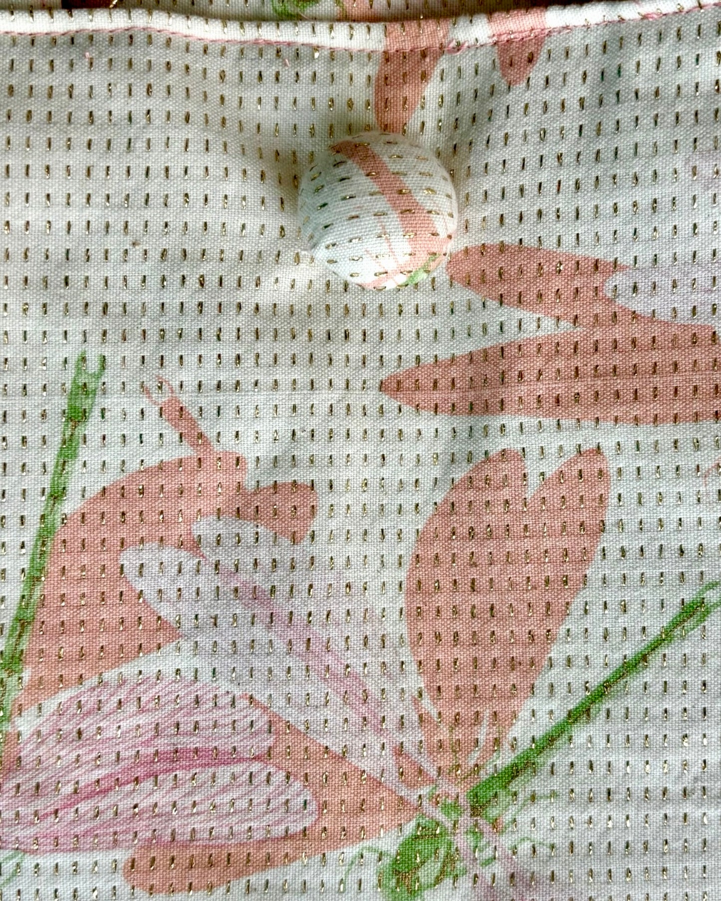 Borsa trapezio piccola bianca in tessuto recuperato, decorata con libellule rosa e riflessi metallici - Perfetta per eventi speciali