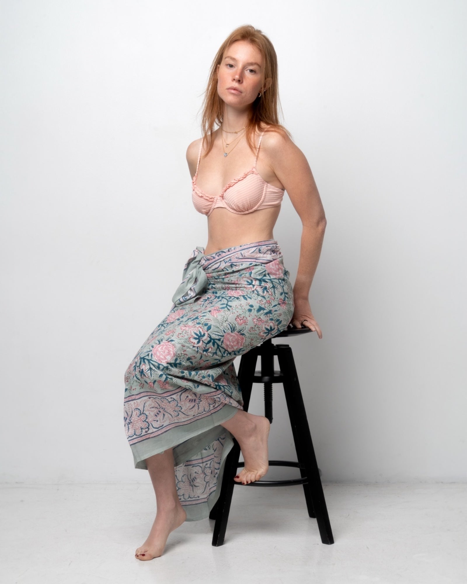 Perfetto per l'estate, copricostume verde e rosa cipria.