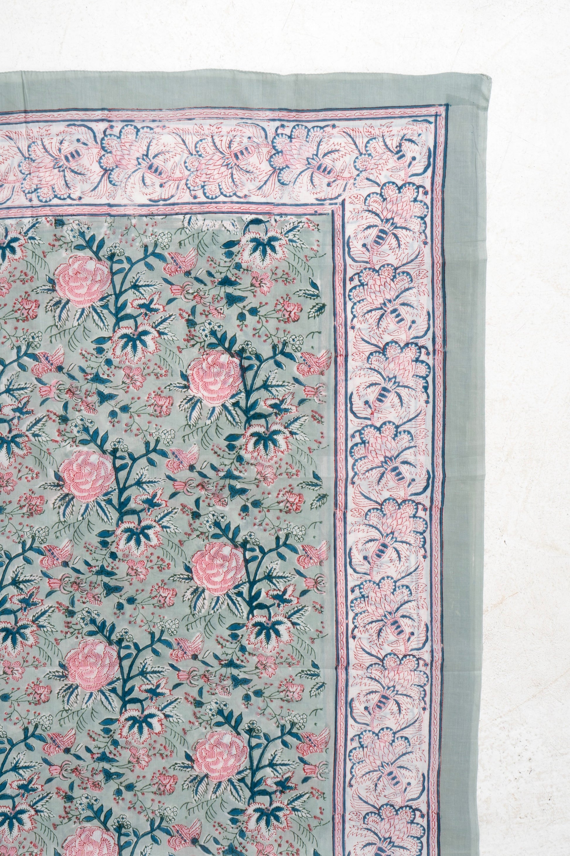 Pareo romantico verde chiaro e rosa.