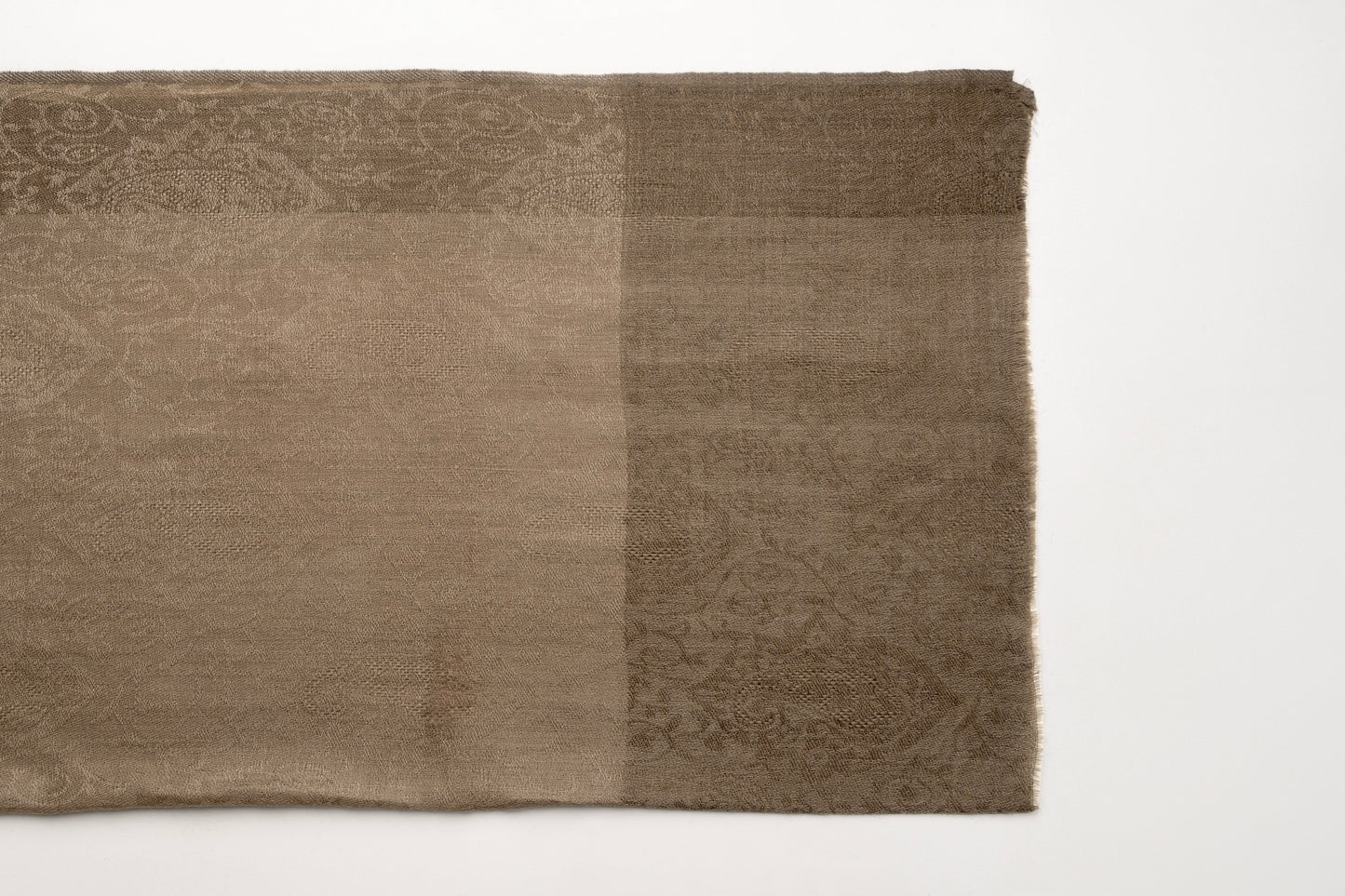 Stola in lana fine marrone scuro