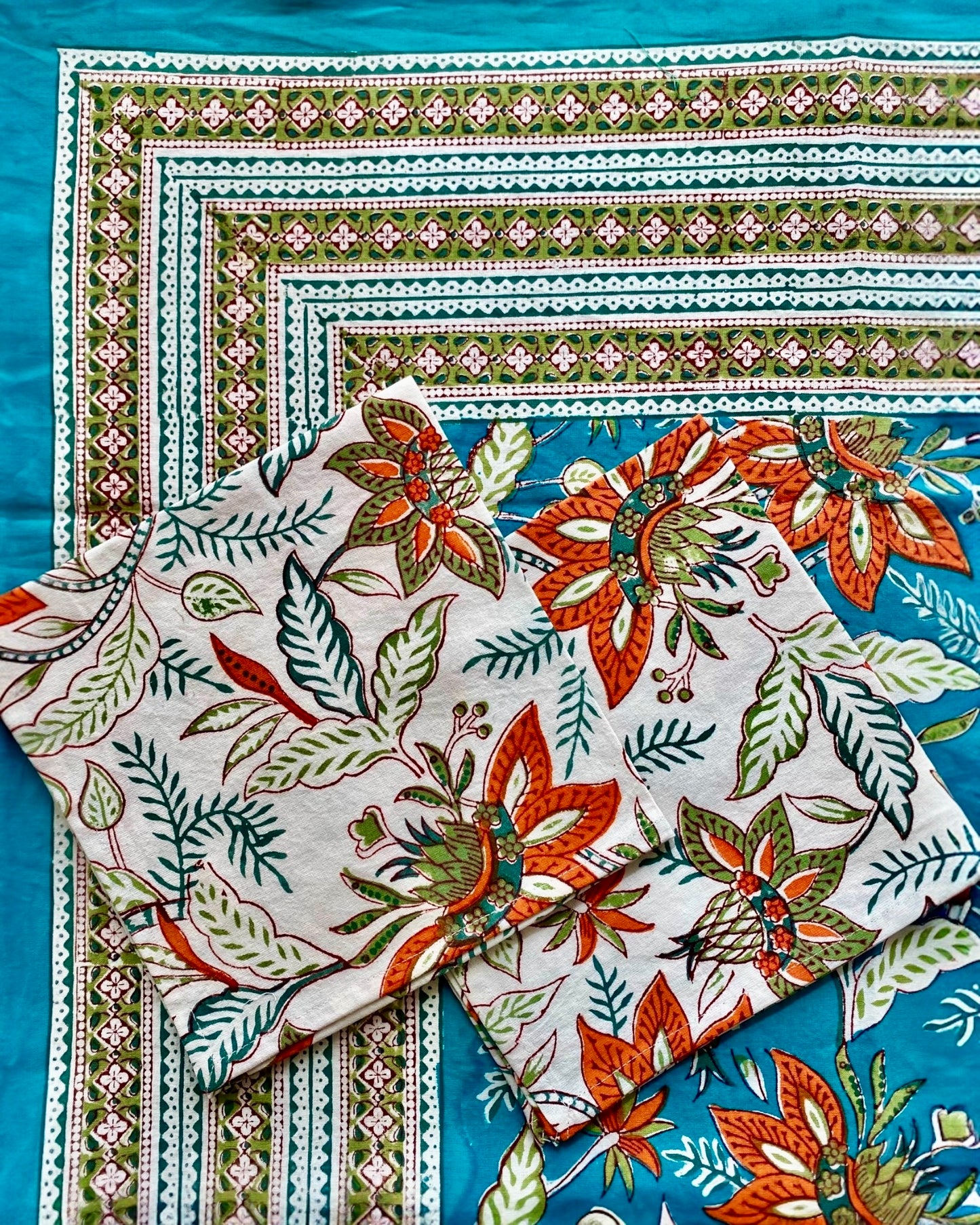 Tovaglia artigianale in cotone stampato a mano con tovaglioli – decoro elegante per la tavola