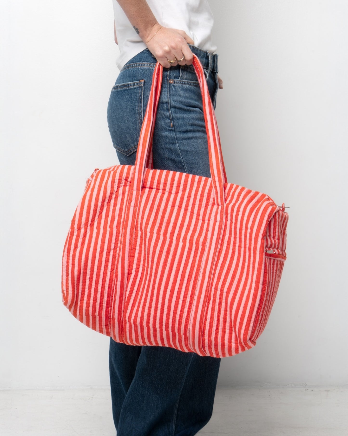 Borsone da weekend in cotone blockprint con tasche laterali.