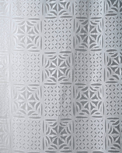 Dettaglio applique cutwork motivo scacchi
