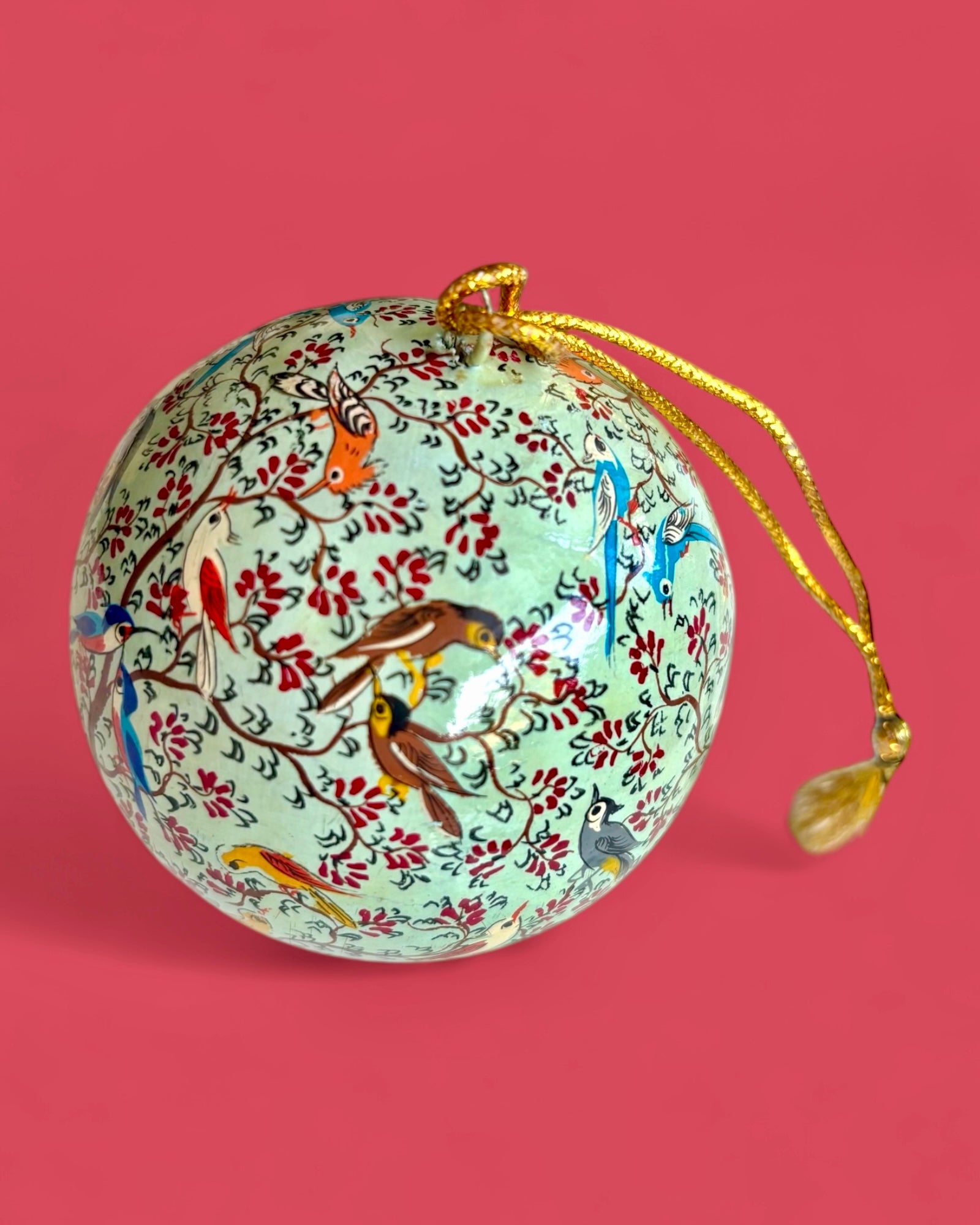 Pallina di Natale celeste dipinta a mano con uccelli e fiori