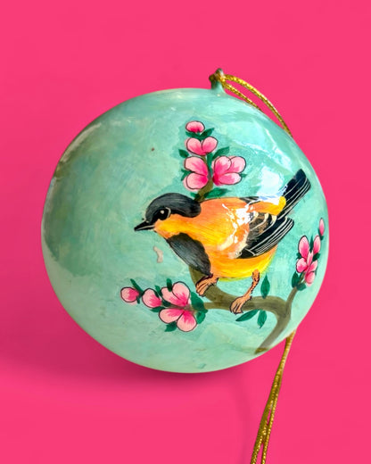Pallina celeste con uccelli dipinti a mano