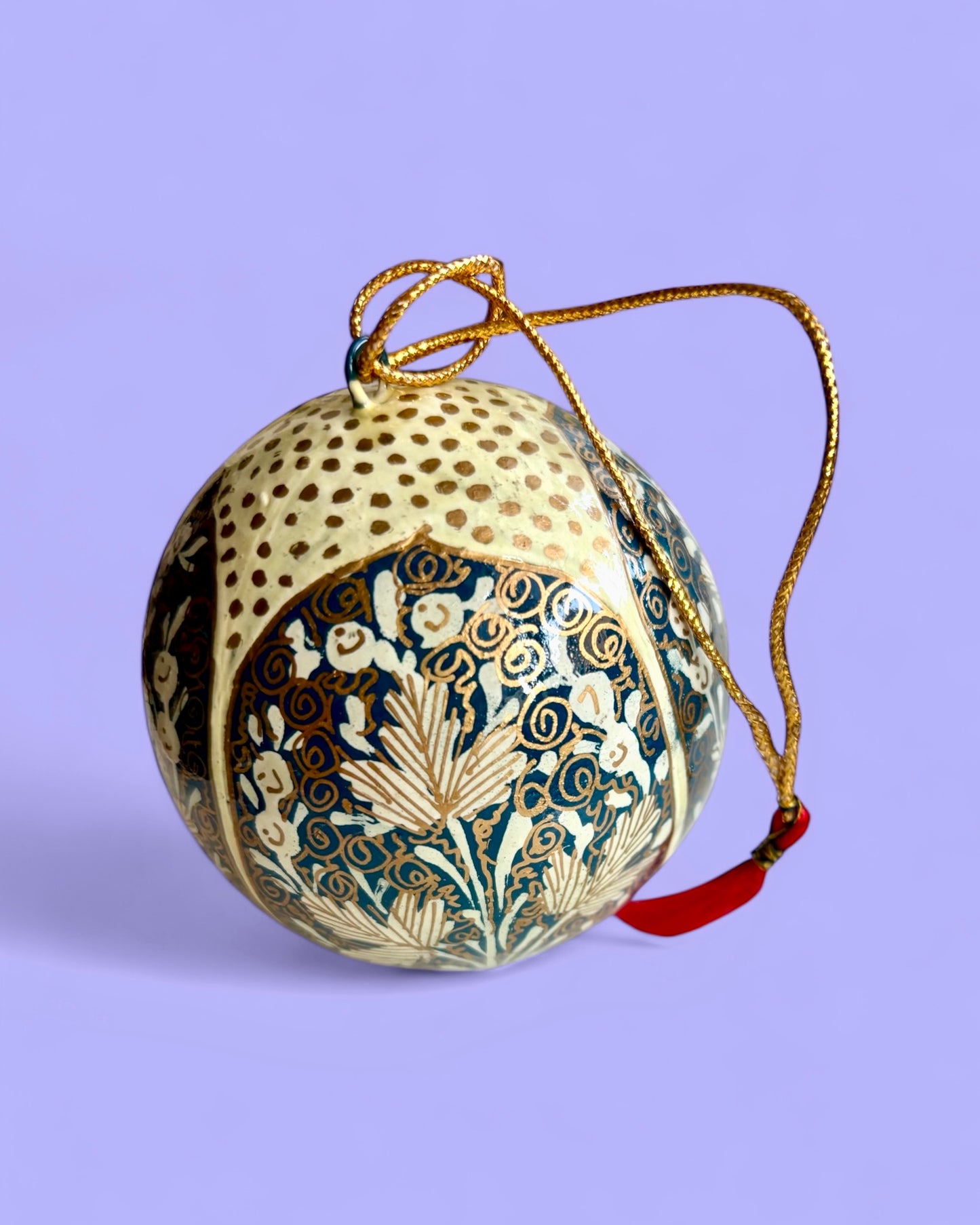 Decorazione di natale elegante classica avorio e blu