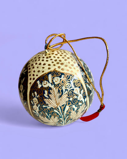 Decorazione di natale elegante classica avorio e blu