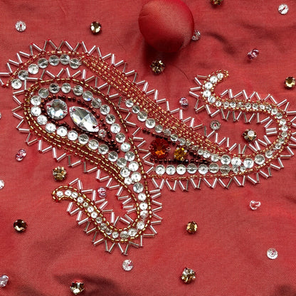 Red hot chili paisly – borsa Swarovski da sera in taffetà ricamata a mano