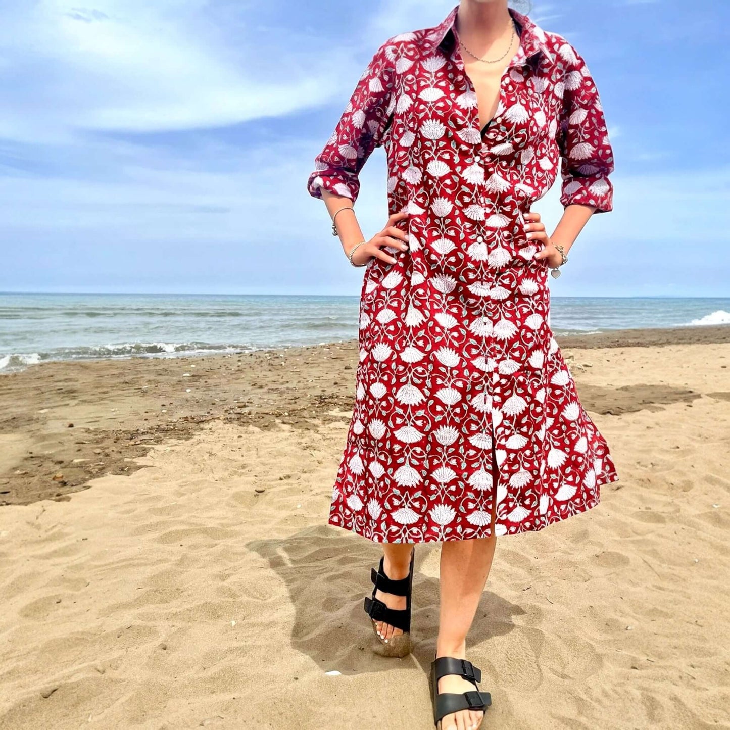 Come utilizzare la camicia lunga copricostume Agatha per creare look sofisticati da spiaggia e aperitivo