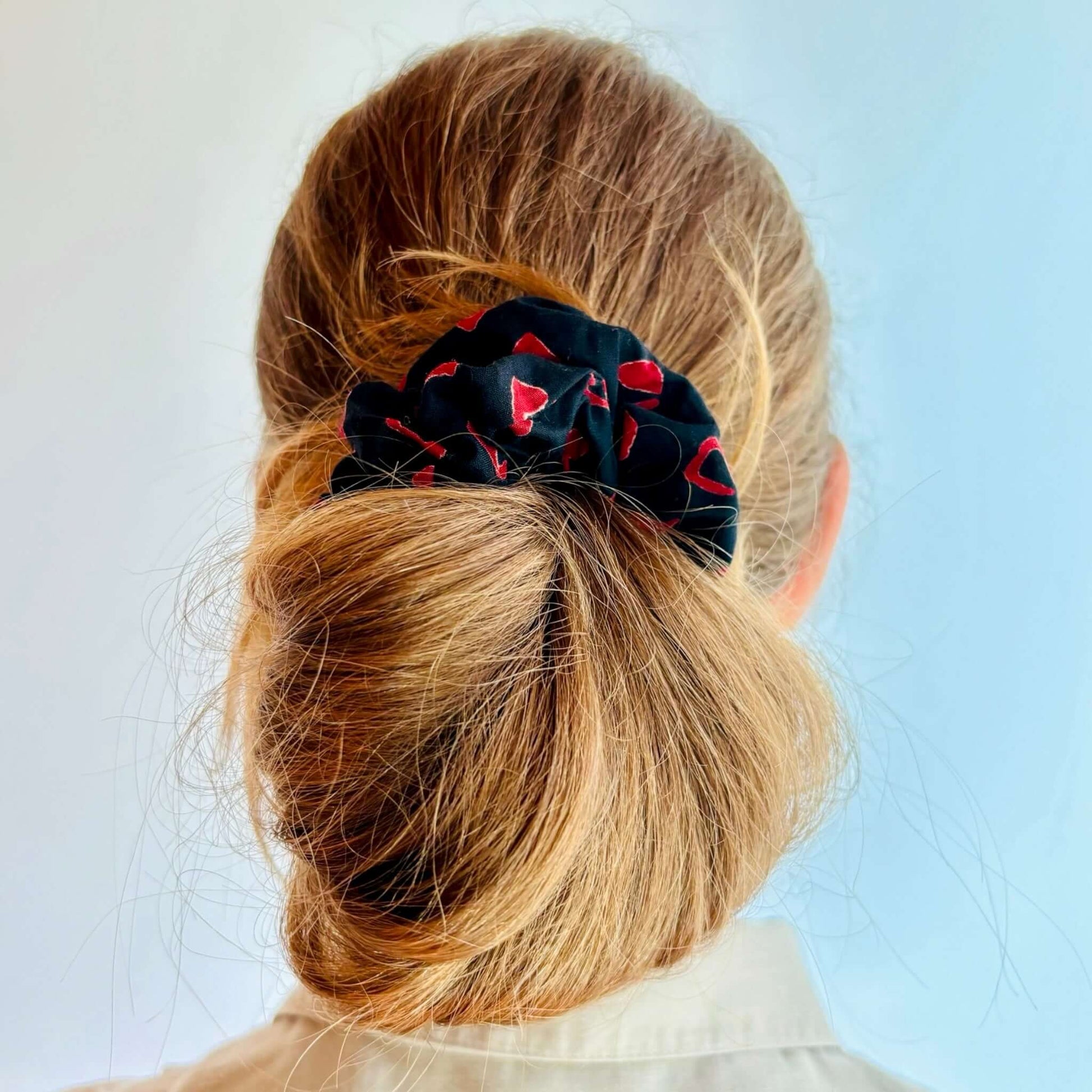 Scrunchies fatti a mano, elastici per capelli neri e rossi