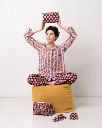 Completo pigiama donna con pantofole da viaggio e beautycase coordinati