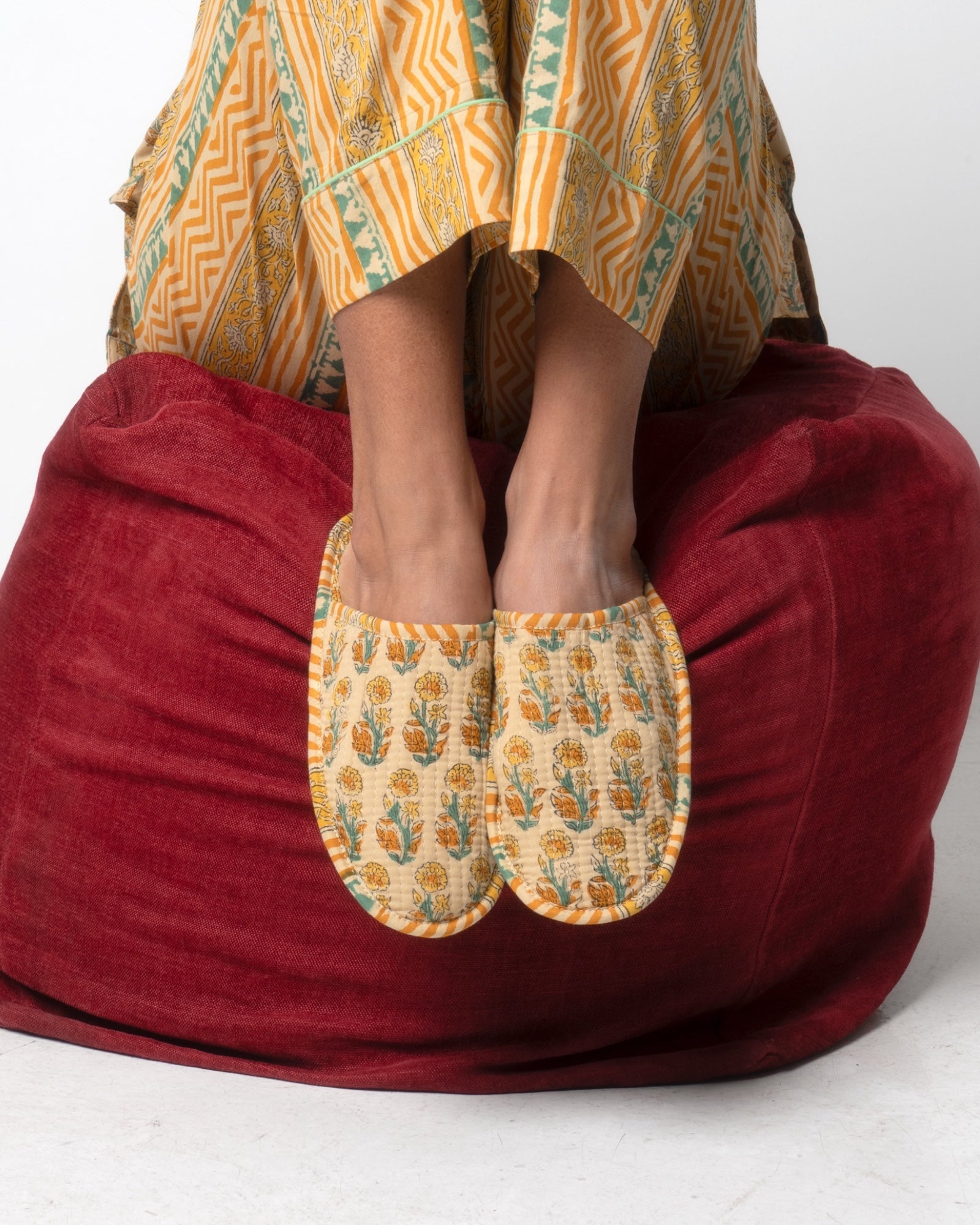 Pantofole morbide in cotone block-print gialle con girasoli