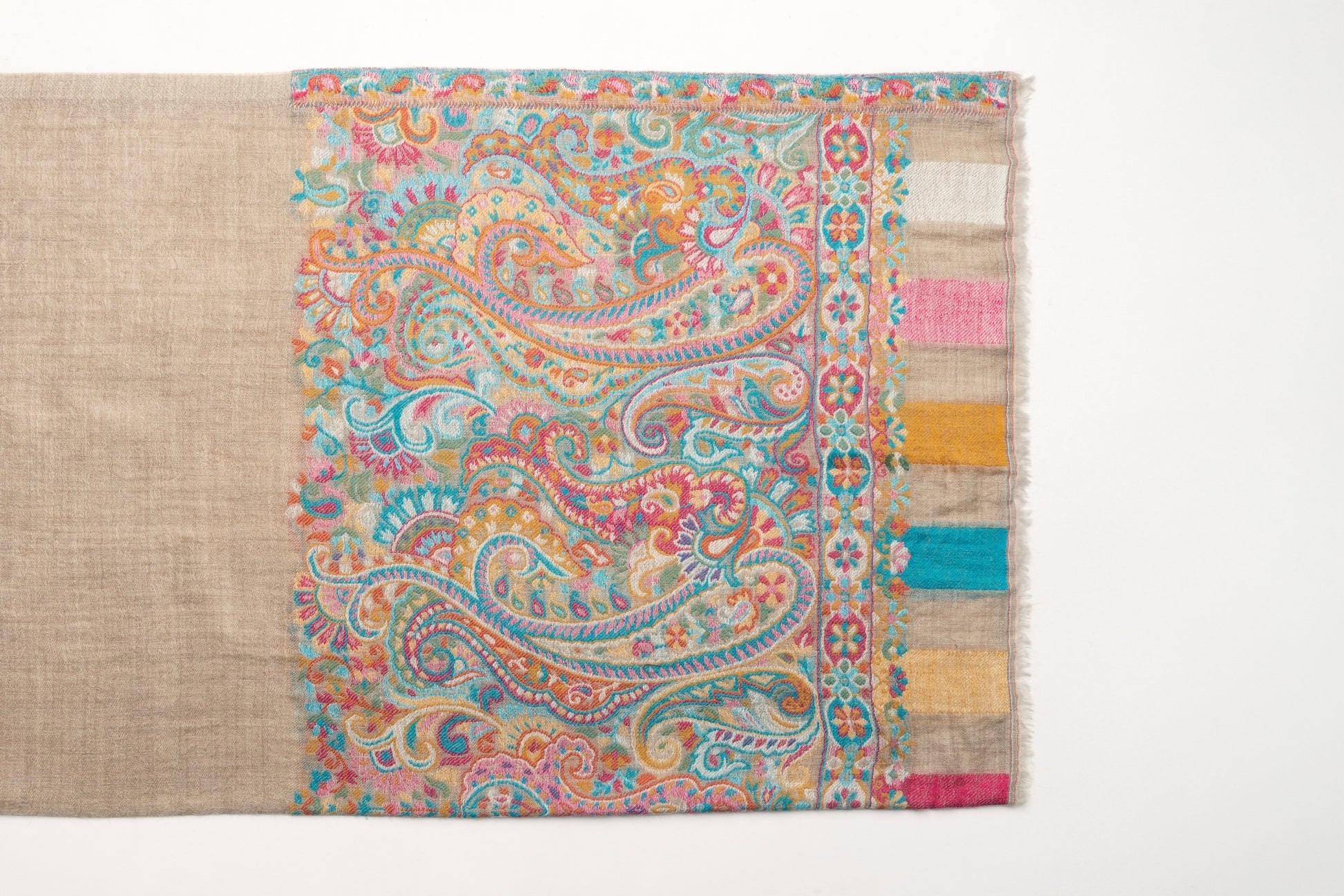 Stola beige con lavorazione kani