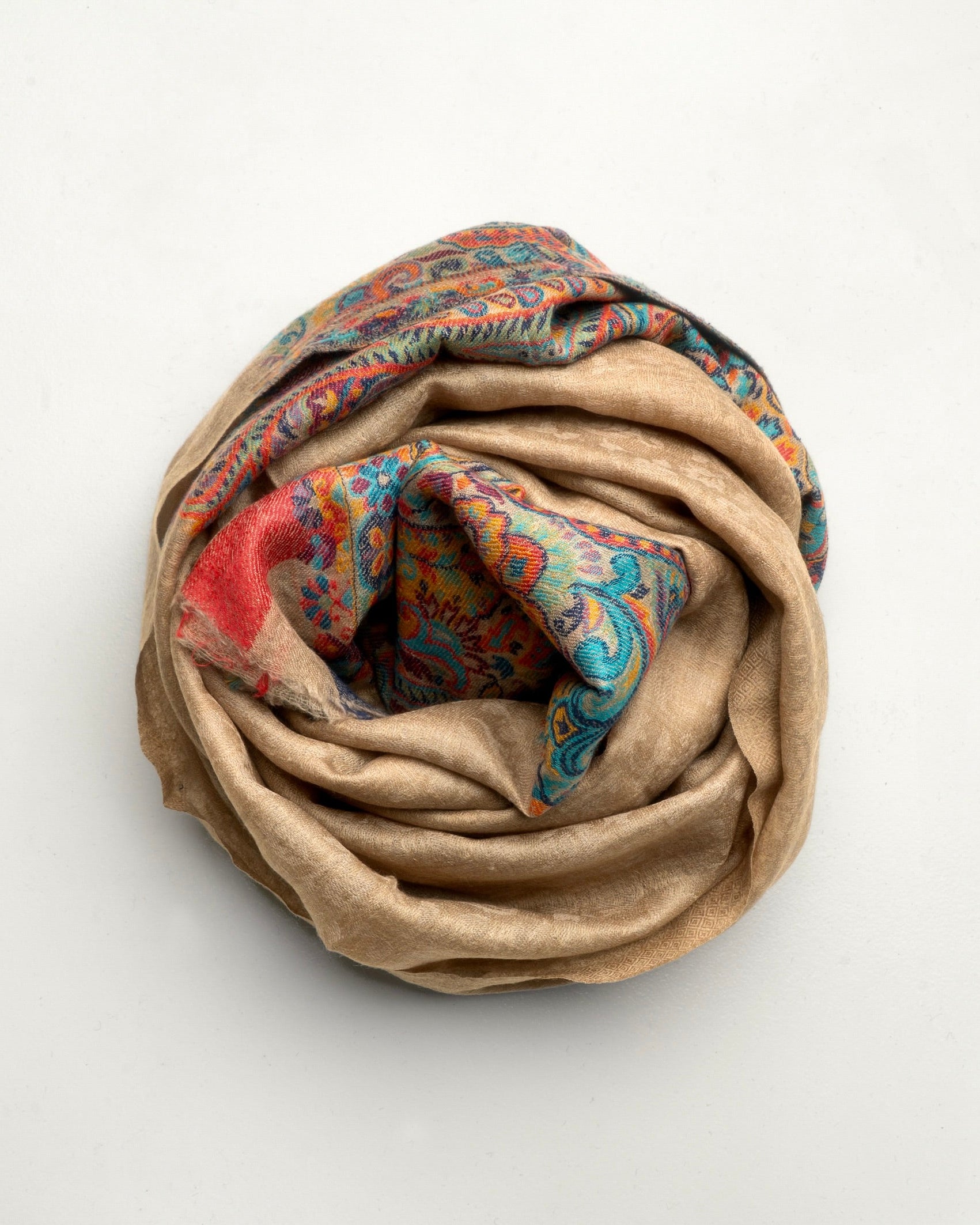 Stola beige con lavoro kani