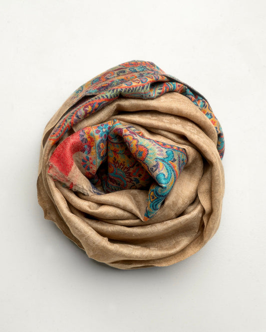 Stola beige con lavoro kani