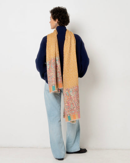 Sciarpa in lana leggera con bordo ricamato