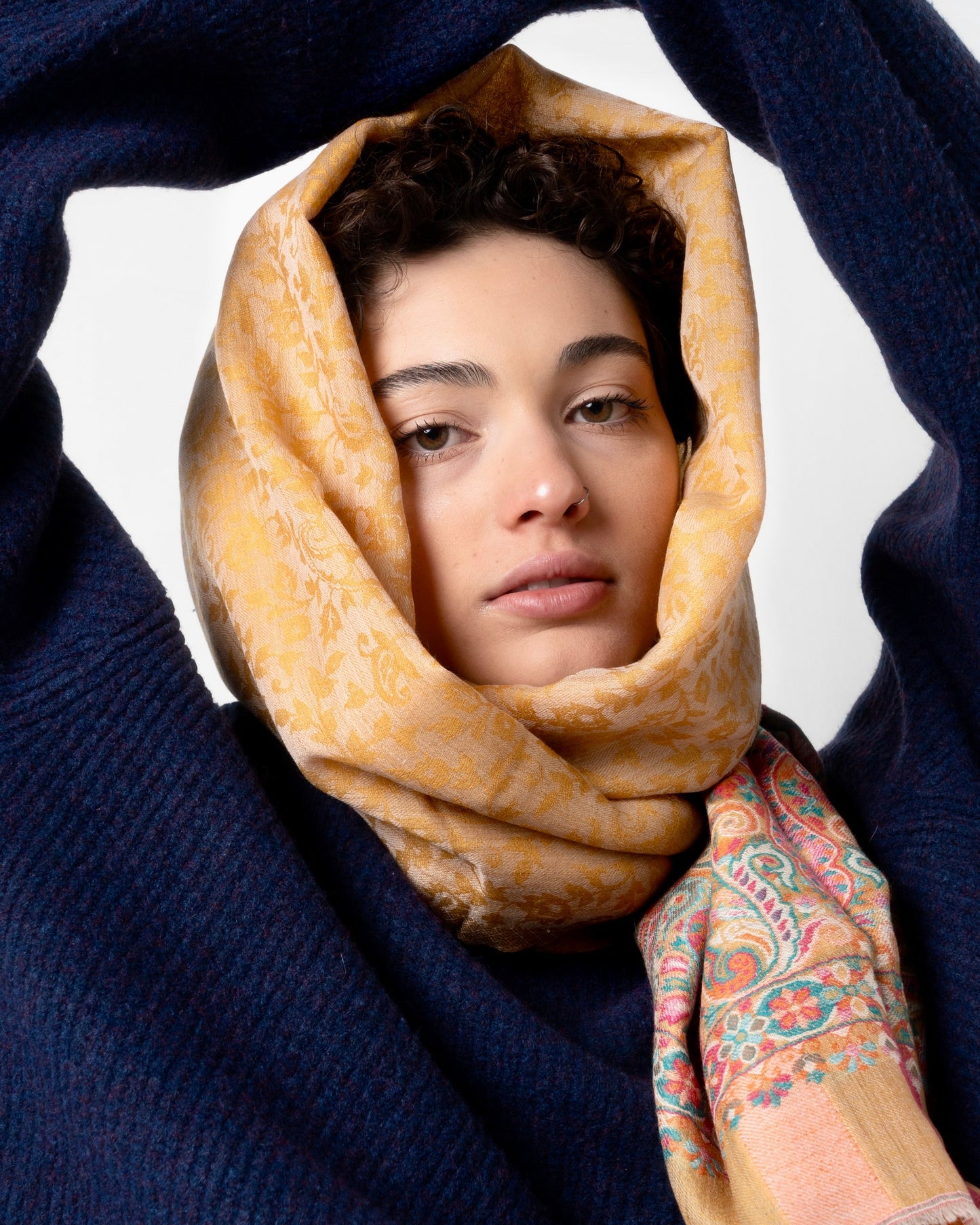 Stola in lana sottile made in Kashmir