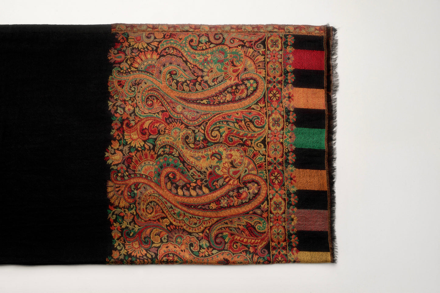 Sciarpa nera made in Kashmir