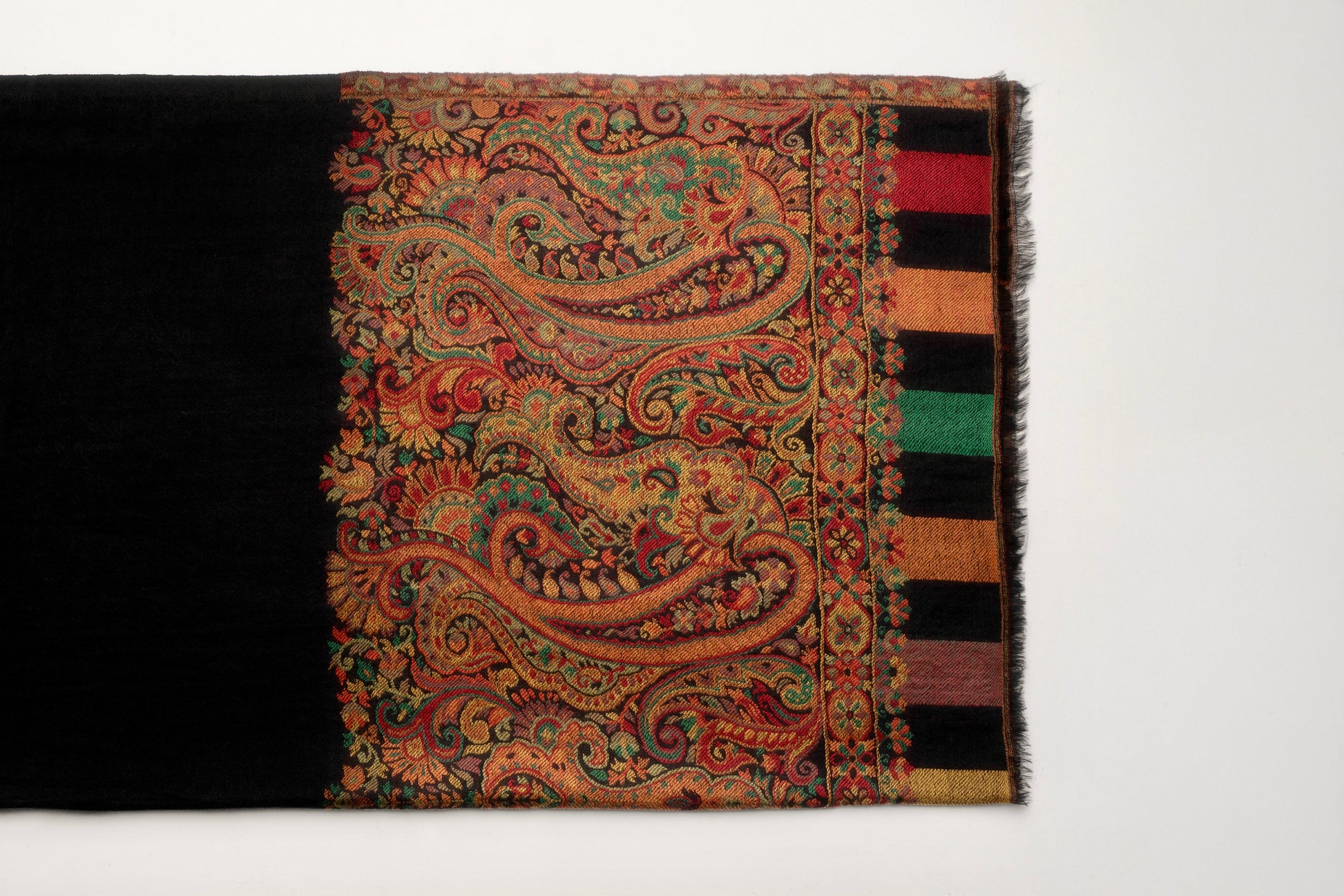 Sciarpa nera made in Kashmir