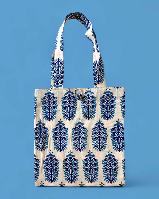 Borsa shopper in cotone stampato a mano con motivo floreale blu e turchese, stile artigianale blockprint